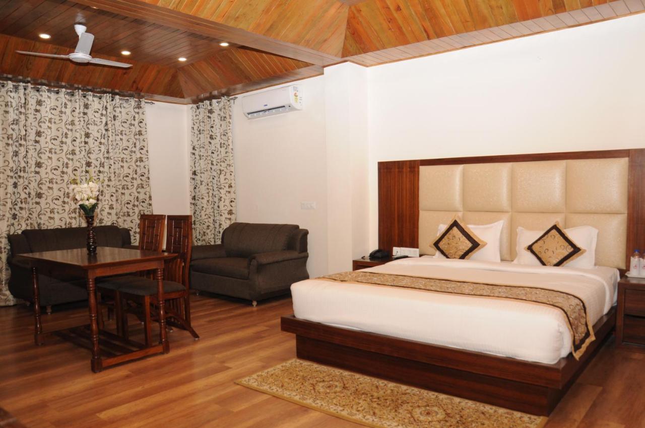 Hotel Dharamshala Paradise Esterno foto