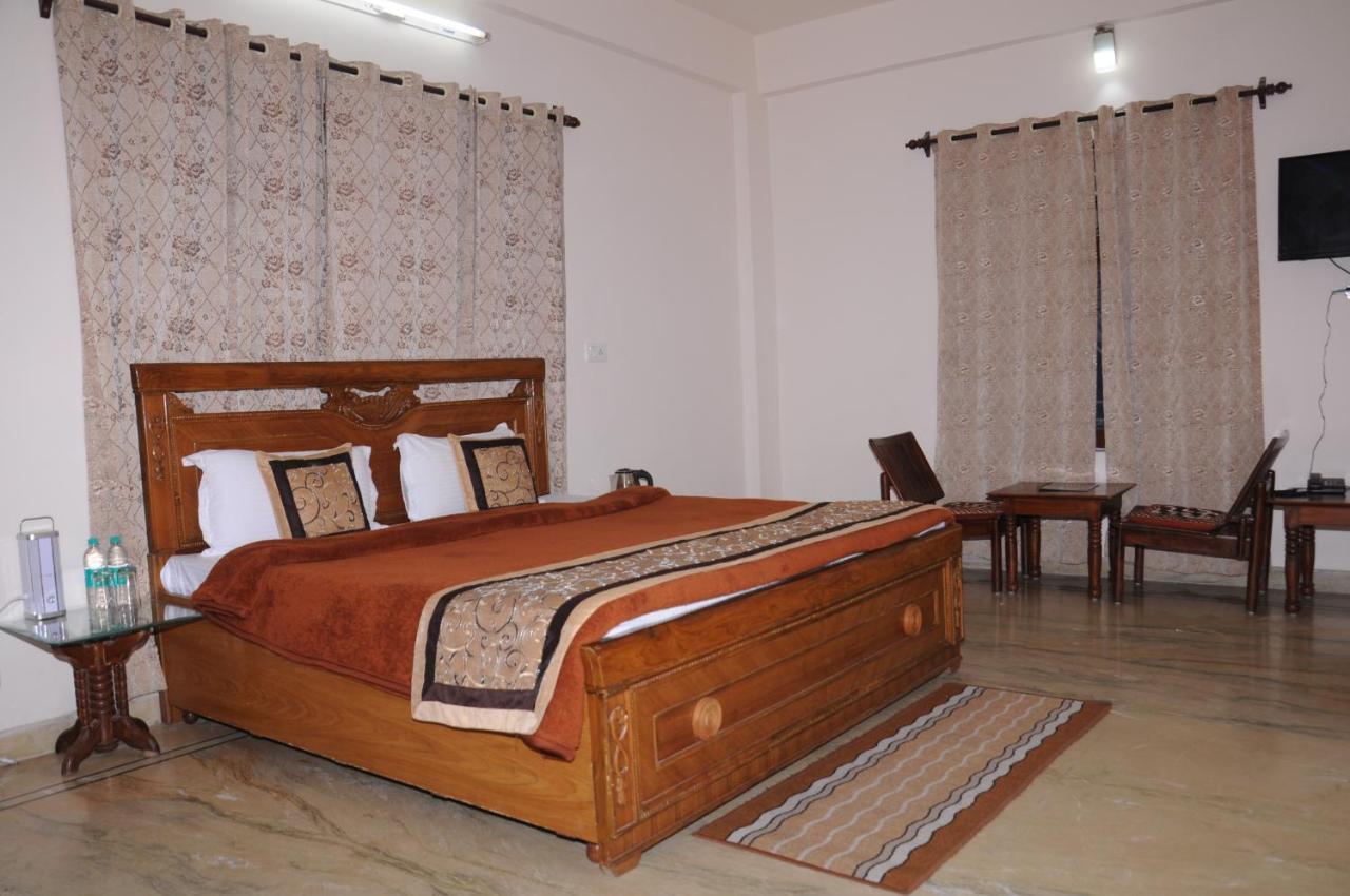 Hotel Dharamshala Paradise Esterno foto